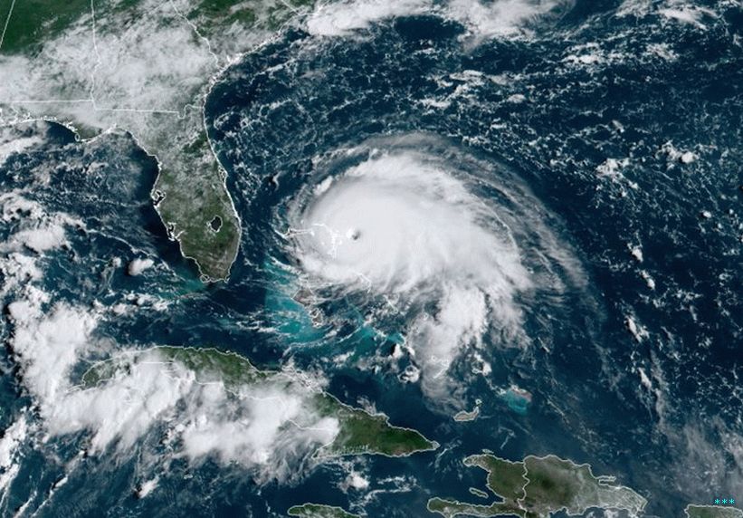 「日曜日の朝のハリケーンドリアンの衛星の外観。」