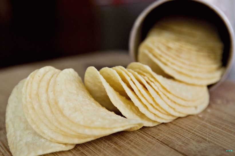 「ケロッグ社のプリングルズブランドのポテトチップス」